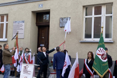 4-Odsloniecie-tablicy-pamiatkowej-poswieconej-pracownikom-oswiaty